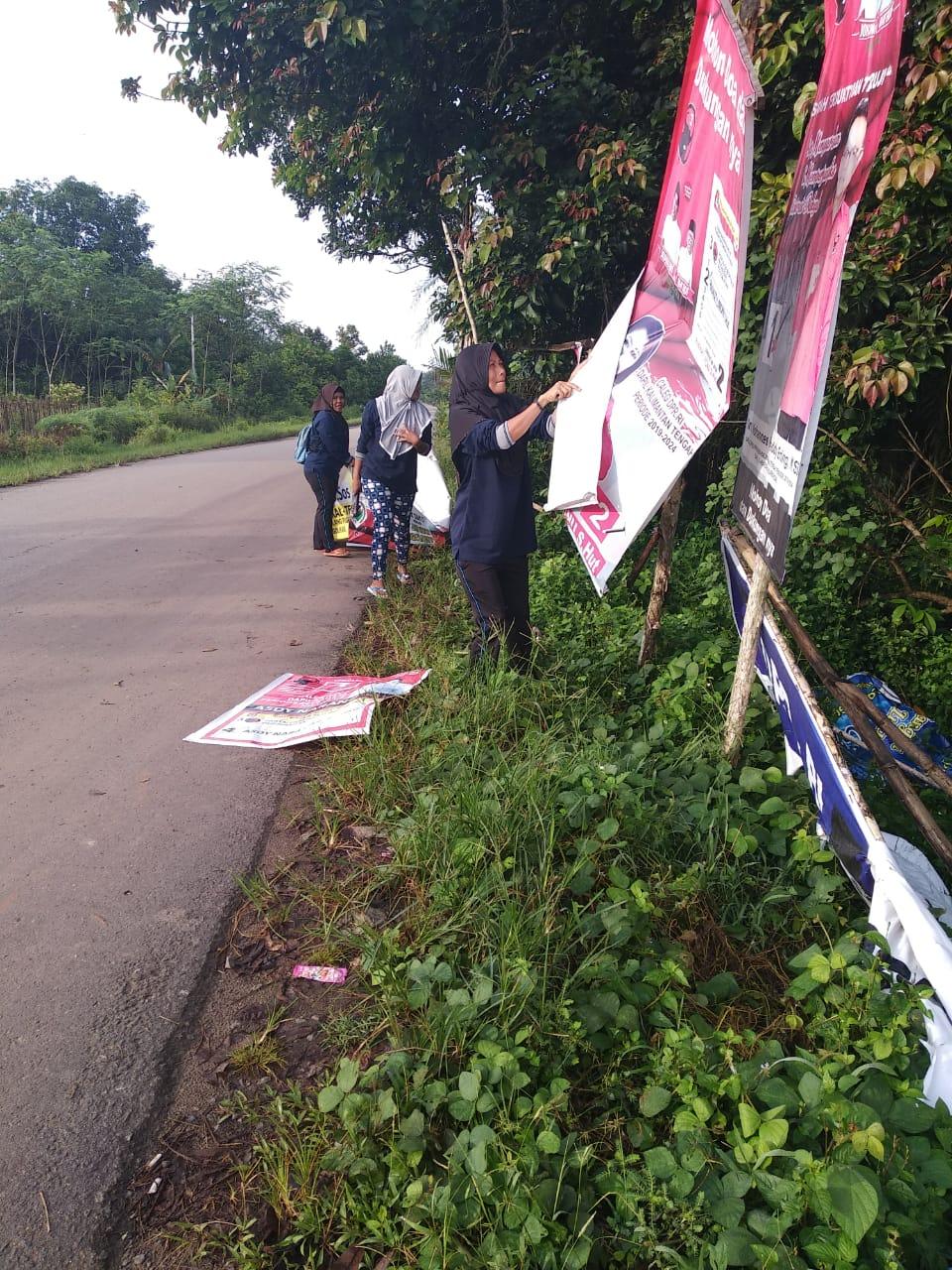 BAWASLU Pulang Pisau dan Ibu Ibu Panwaslu Menertipkan (APK)