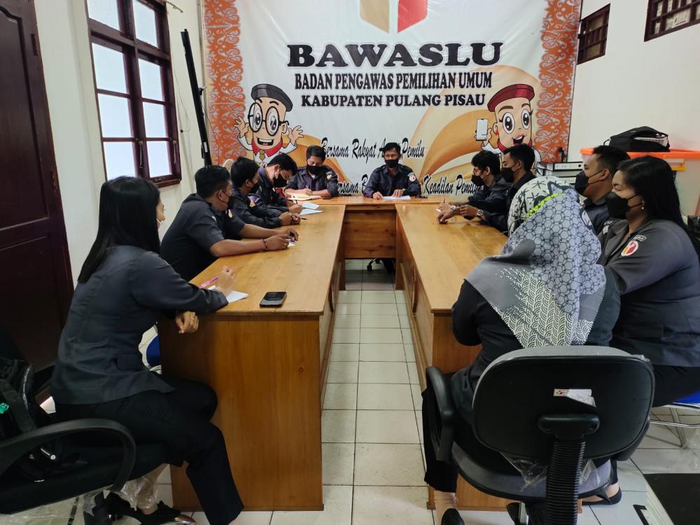 RAPAT INTERNAL MANAJEMEN SDM PENGAWAS DAN KESEKRETARIATAN, UBENG ITUN : SELALU BERSINERGI DALAM MENJALANKAN TUGAS AGAR LEBIH BAIK LAGI