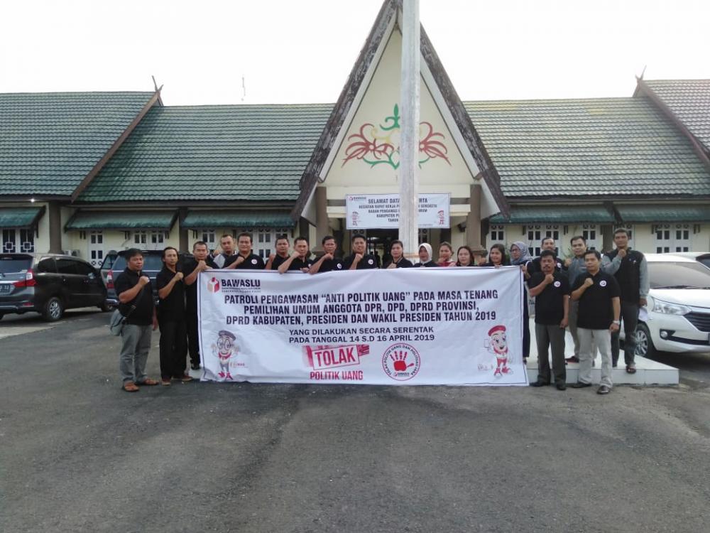 Apel Subuh Tolak Politik Uang Bawaslu Pulang Pisau 