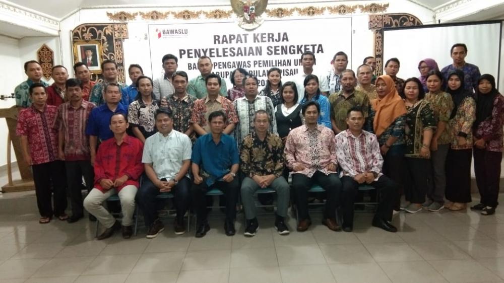 Rapat kerja Penyelesaian sengketa Bawaslu Pulang Pisau 10 April 2019