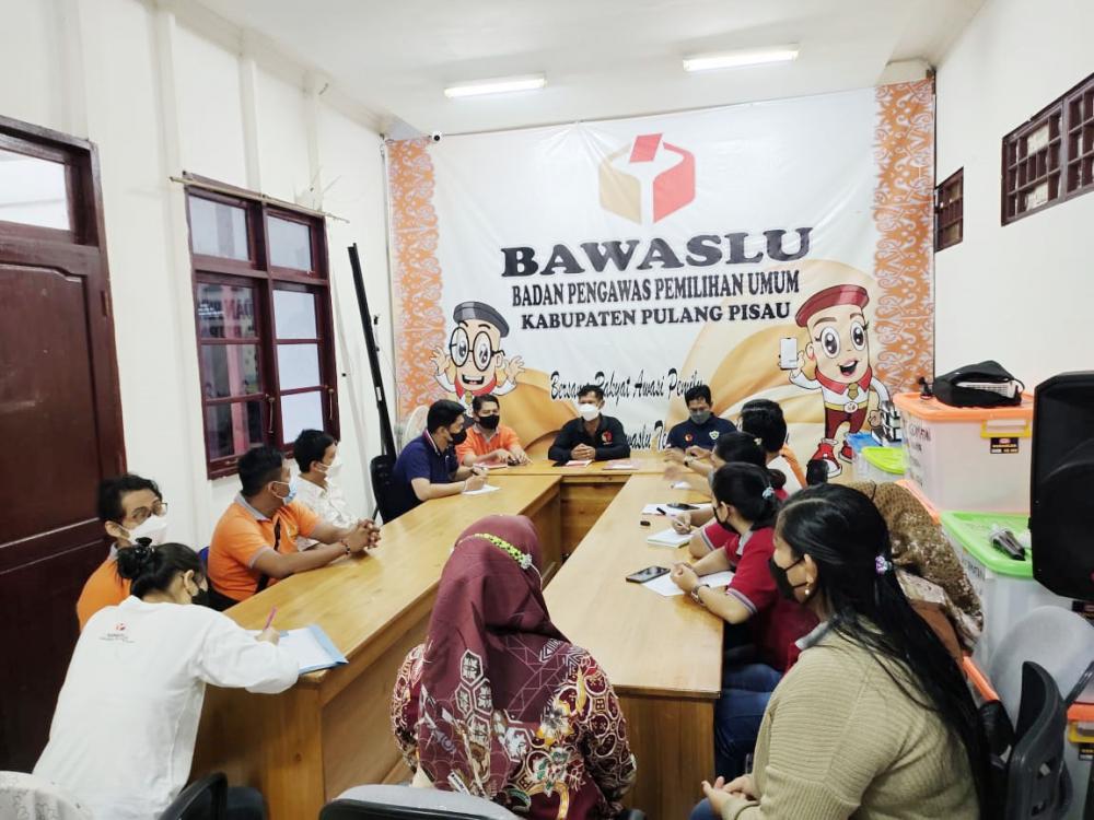 AGAR LEBIH DI KENAL MASYARAKAT LUAS, BAWASLU LAKUKAN RAPAT INTERNAL PENGELOLAAN KEHUMASAN, PELIPUTAN DAN DOKUMENTASI