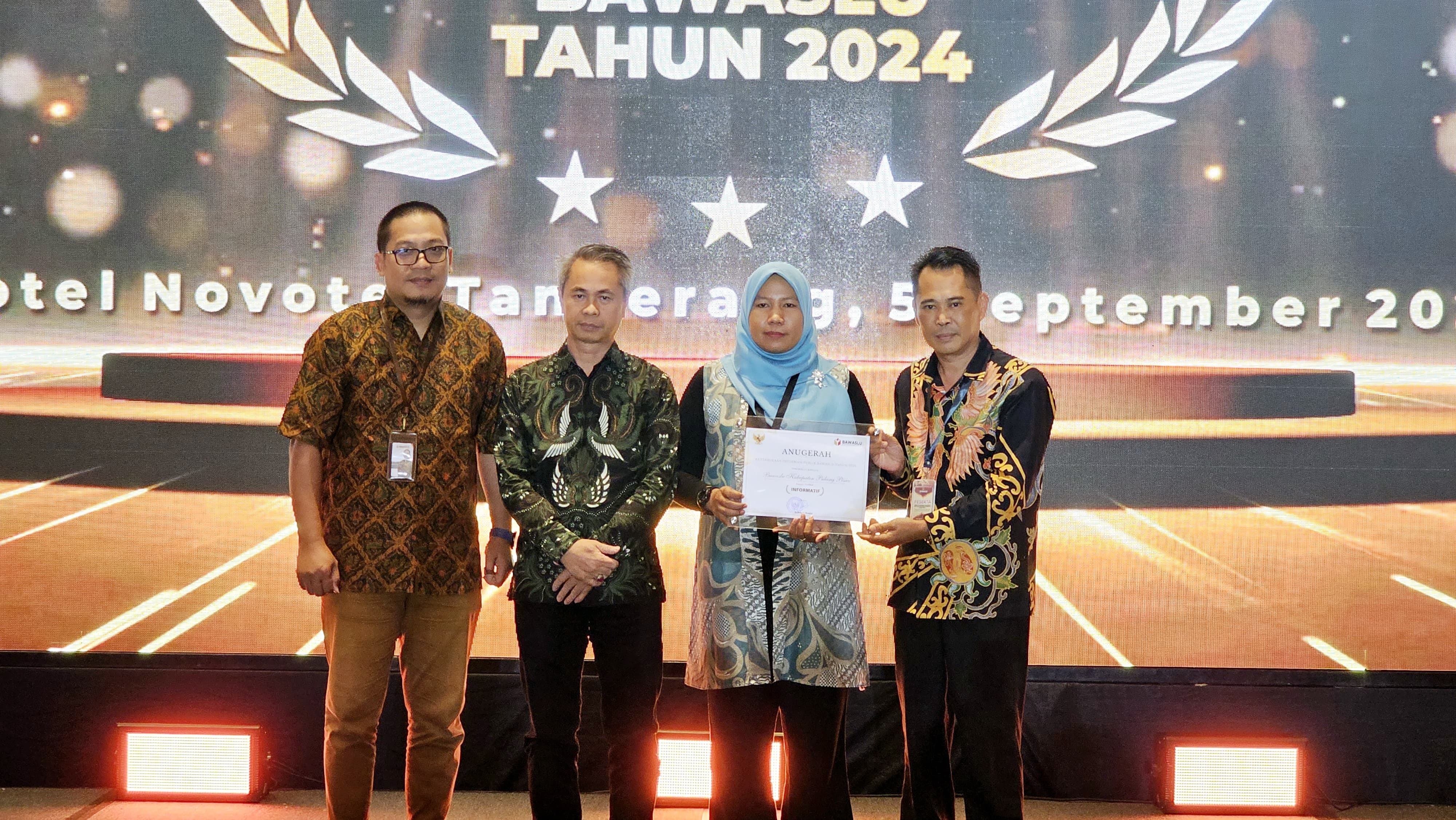 Bawaslu Kabupaten Pulang Pisau menjadi salah satu yang menjadi terbaik dan mendapatkan Anugerah Keterbukaan Informasi Publik Bawaslu Tahun 2024