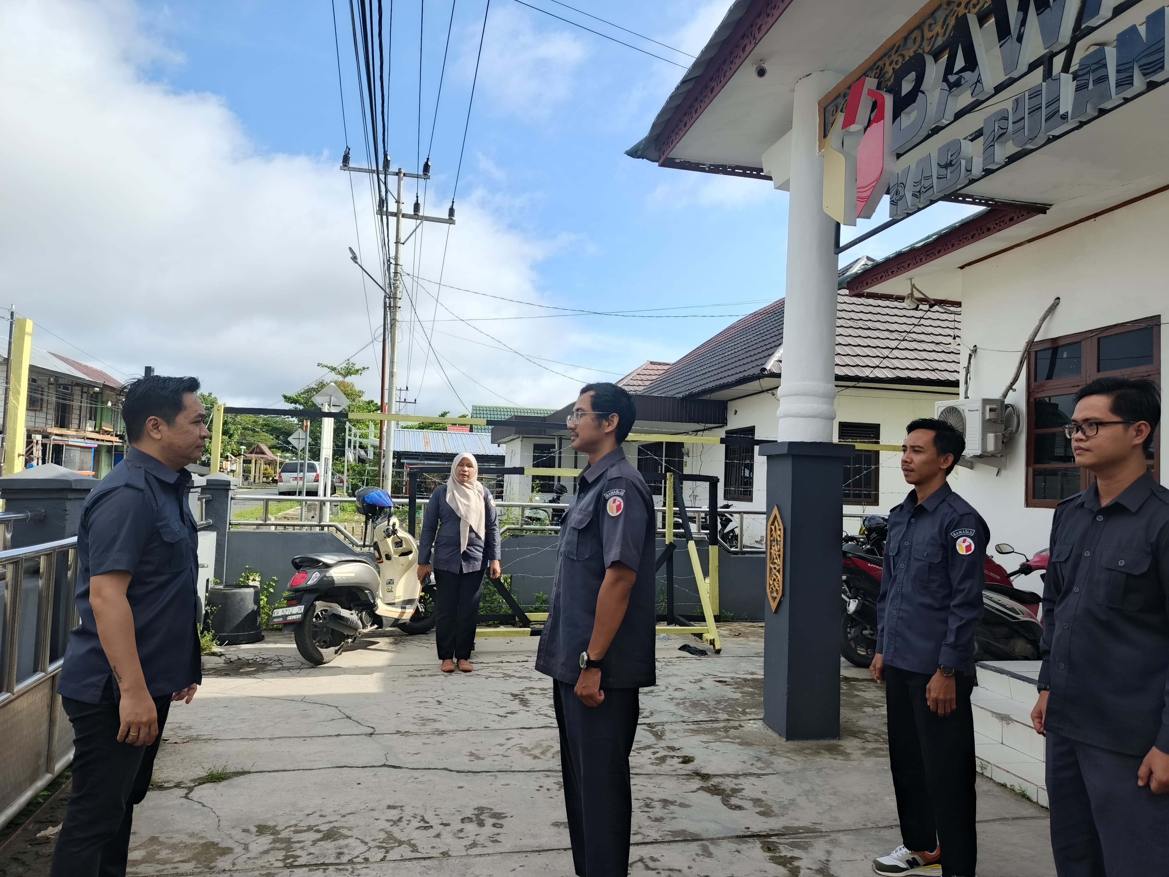 Semangat 2025 Bawaslu Pulpis Laksakanan Apel Pagi Senin, 06/01/2025