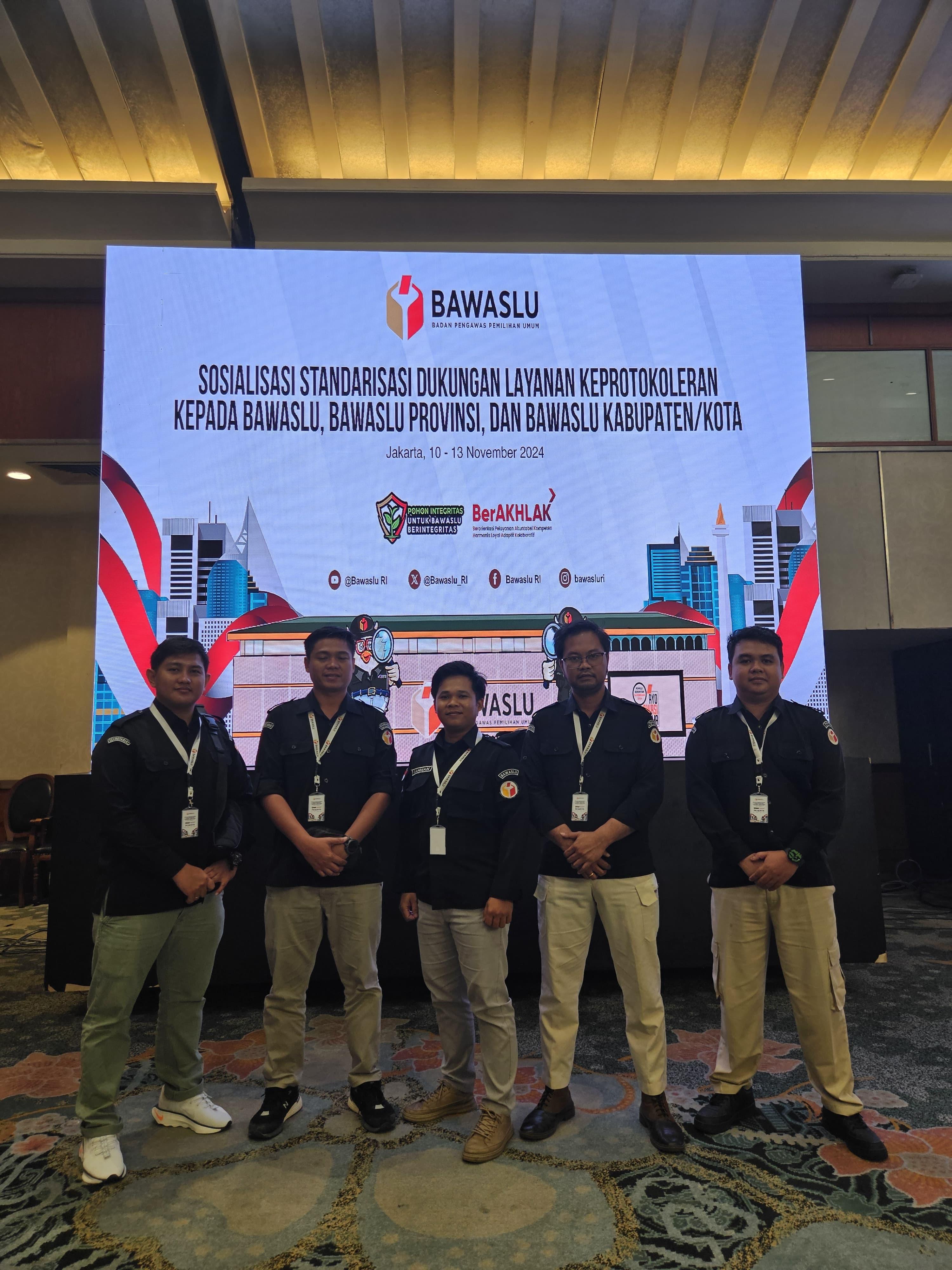 Staff Keprotokolan dan Staff Kehumasan Bawaslu Kabupaten Pulang Pisau Mengikuti Kegiatan Sosialisasi Standarisasi Dukungan Layanan Keprotokolan