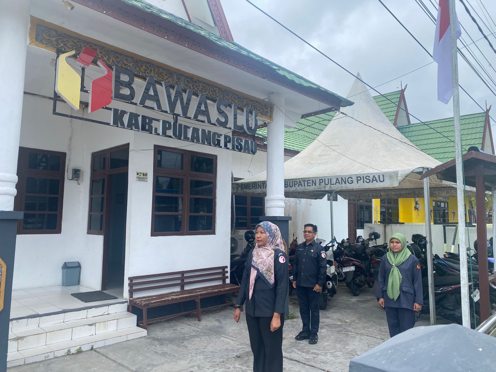 Apel Pagi di halaman Kantor Sekretariat Bawaslu Kabupaten Pulang Pisau