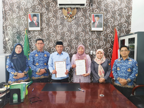 Dokumentasi Momen foto bersama setelah penandatanganan Perjajian Kerjasama Bawaslu Pulang Pisau dan Kementrian Agama Pulang Pisau