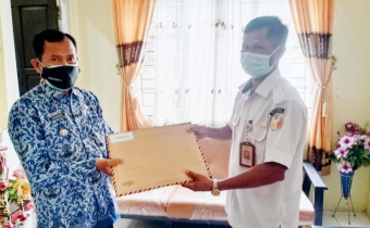 Bawaslu Kabupaten Pulang Pisau Salurkan Piagam Penghargaan Pengawas Ad Hoc ke Kecamatan