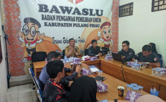 BAWASLU PULPIS GELAR RAPAT PENGELOLAAN DAN PELAYANAN DATA DAN INFORMASI PUBLIK